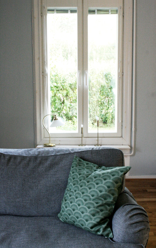 Kuddfodral Vågor Linneblandning Skogsgrön 50 x 50, miljöbild