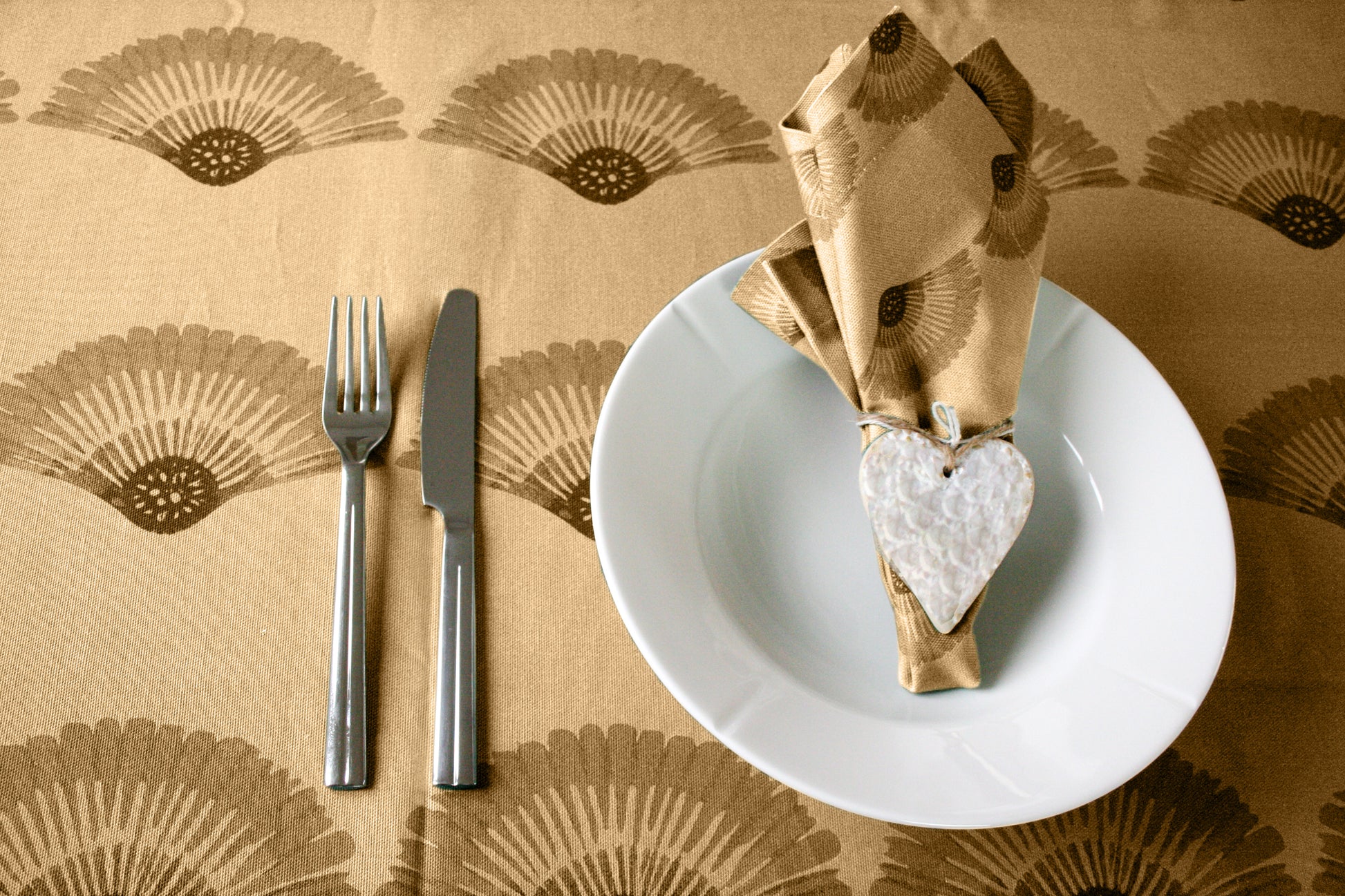 Bordsduk Solfjäder Bomull Soft Gold Stort Mönster 140x200cm, detaljbild