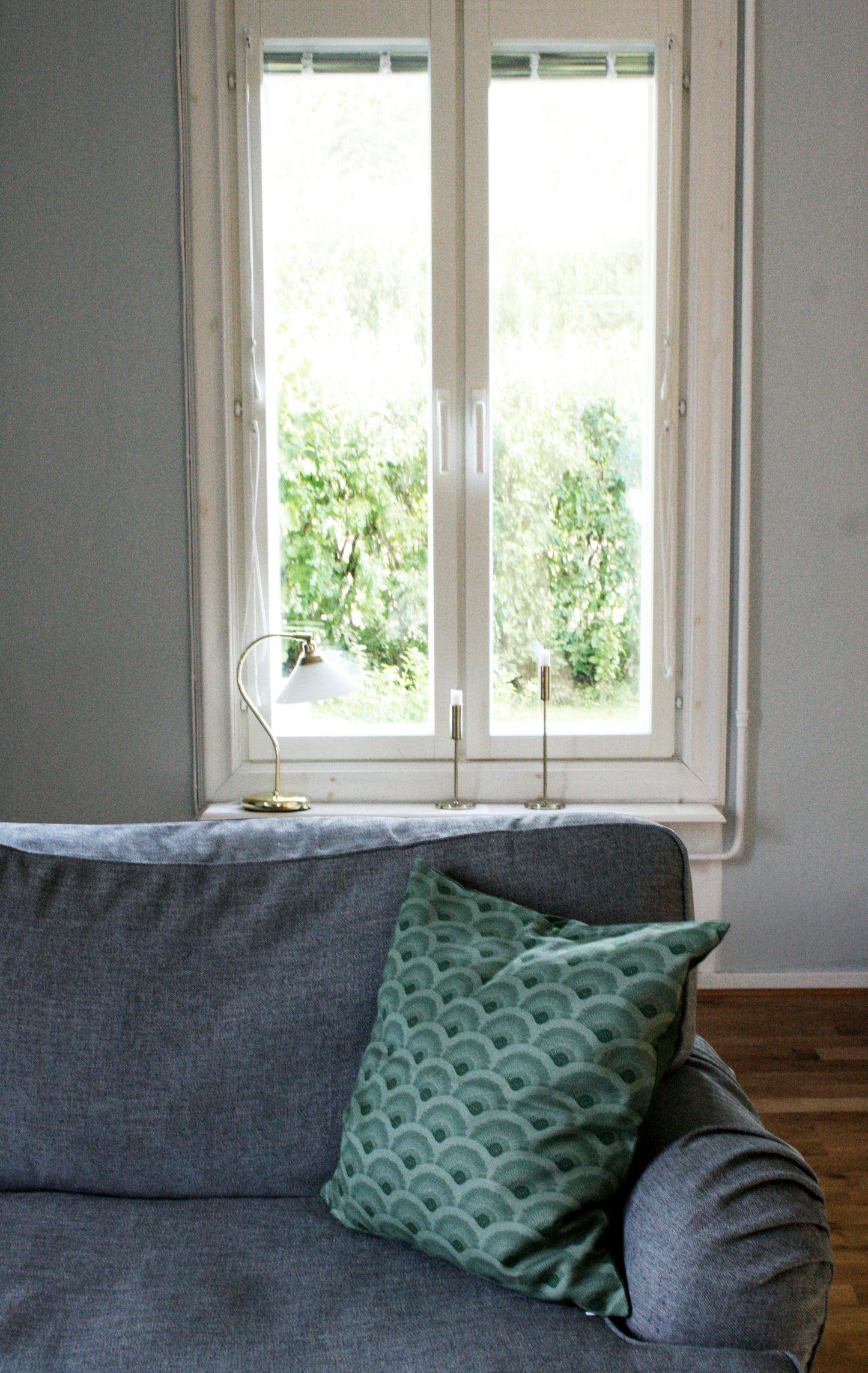 Kuddfodral Vågor Linneblandning Skogsgrön 50 x 50, miljöbild