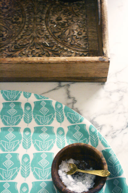 Serveringsbricka_Rytm_Bj_rkfan_r_Turkos_31cm-turkos-nordisk-design_detaljbild