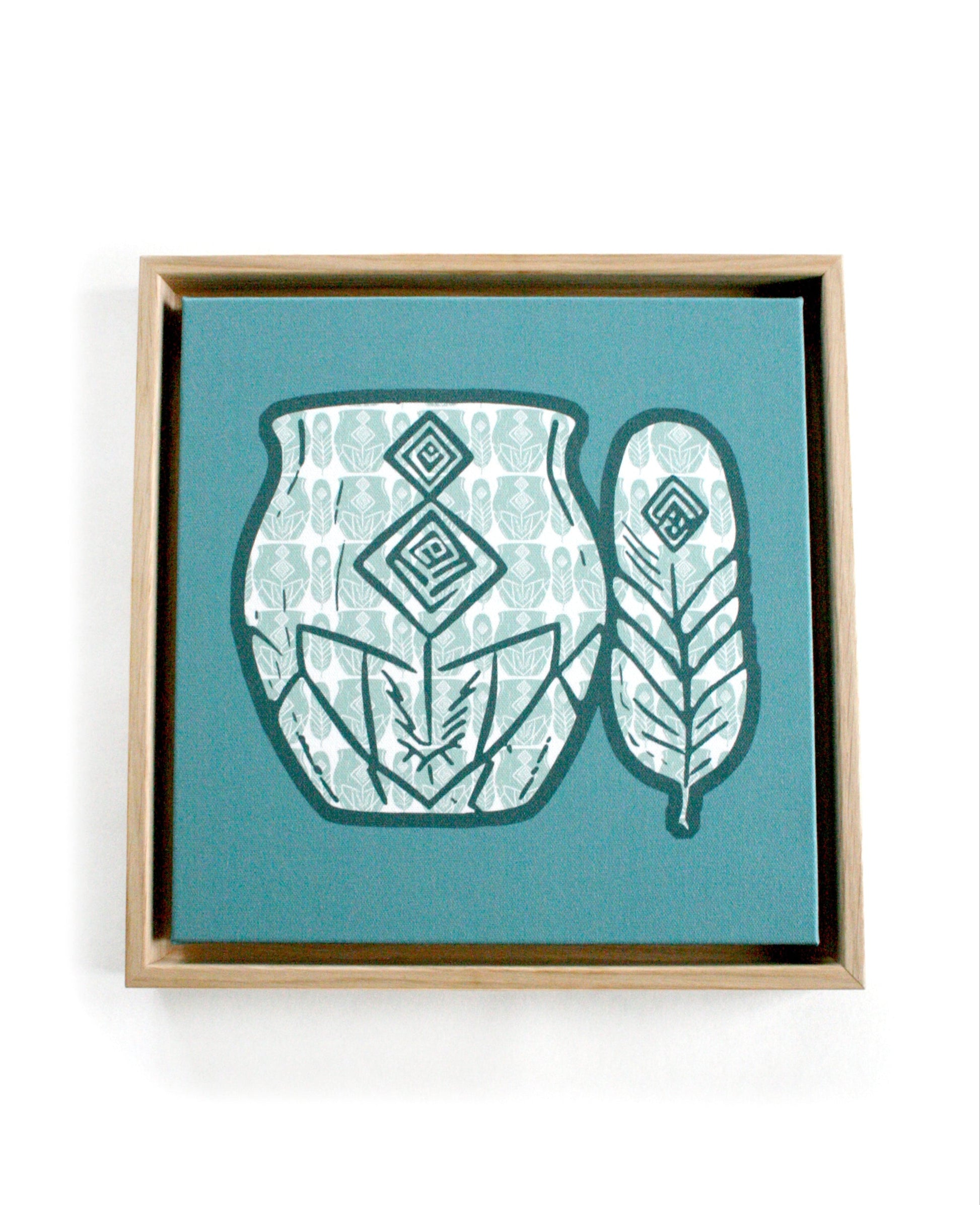 Rytm Canvas Tavla Nordisk med Ekram 30×30 - stiliserade kärl och fjäder i turkos och skogsgrön, inramad modernt print